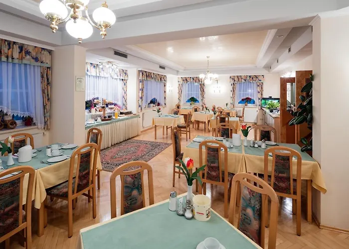 Zum Lustigen Steirer 穆尔河畔布鲁克