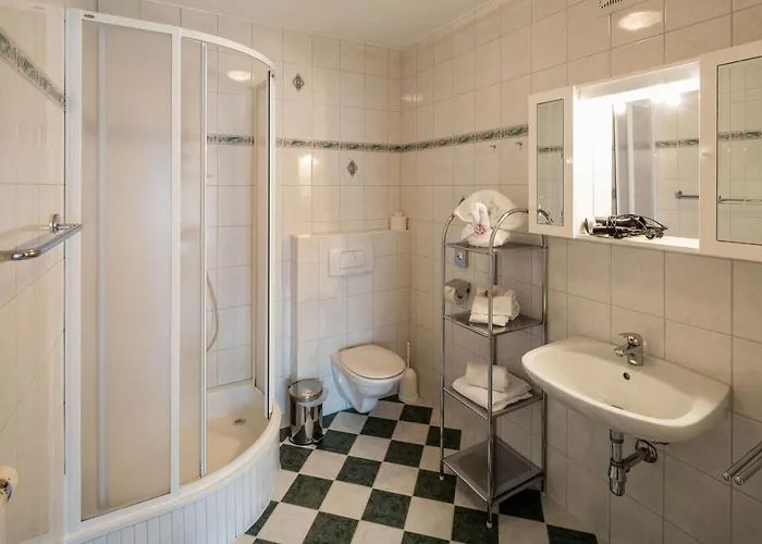 Zum Lustigen Steirer 穆尔河畔布鲁克